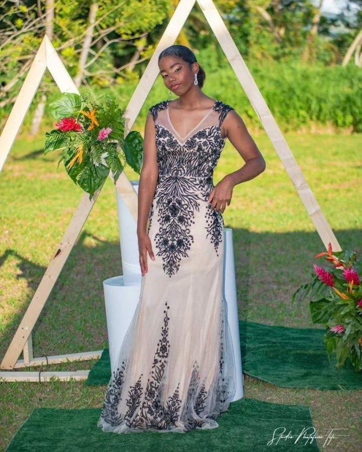 Vêtements et bijoux chics et tendance