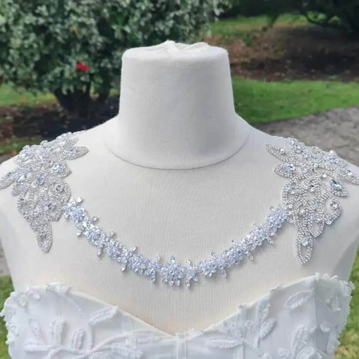 Modèle de shoulder necklace Martinique